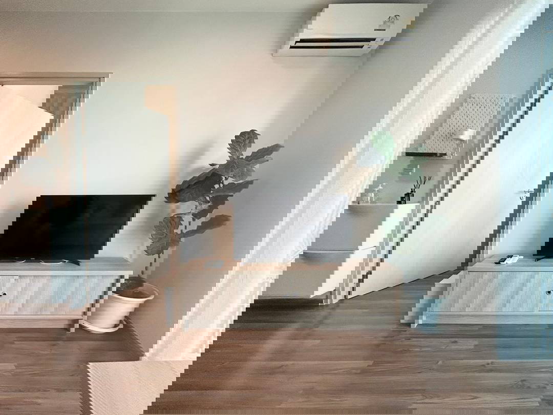 รูป ให้เช่า โนเบิล รีวอลฟ์ รัชดา 2 🍁 ใกล้ MRT ศูนย์วัฒนธรรม 🍁 เฟอร์นิเจอร์ครบ ลากกระเป๋าเข้าอยู่ได้เลย 🍁 ค่าเช่า 16,500  เท่านั้น🍁 ห้องแต่งสวยมาก  - รูปที่ 8/12