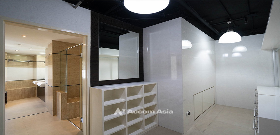 picture 🔼🔽 AccomA 📩 Modern light-toned condo with open terrace and built-in walk-in closet (21358) - 14/17