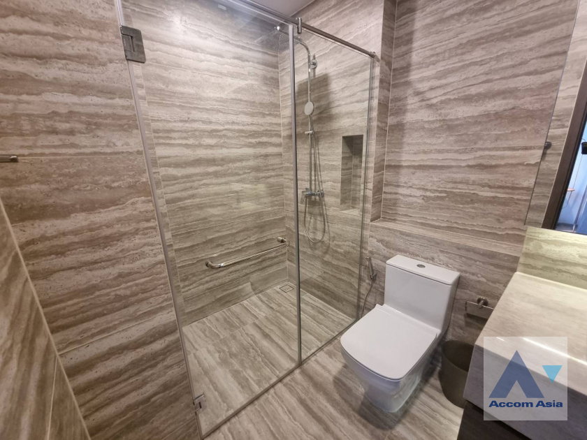 รูป 🔼🔽 AccomA 📩 Refined condo with sleek design and warm lighting (AA41789) - รูปที่ 17/19