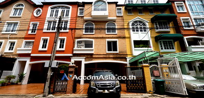 Townhouses for rent Silom and Sathorn Road : 🔼🔽 AccomA 📩  4 BR Townhouse @Yenakart Residence (AA21836)