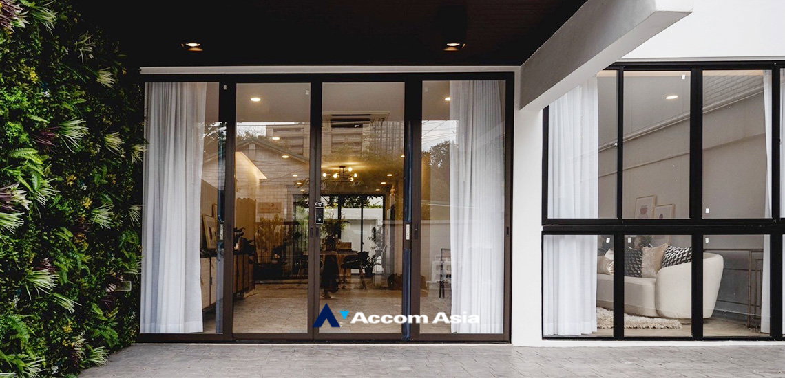 รูป 🔼🔽 AccomA 📩  Modern resort-style home with high ceilings and premium finishes in Phrom Phong (AA33786) - รูปที่ 2/18
