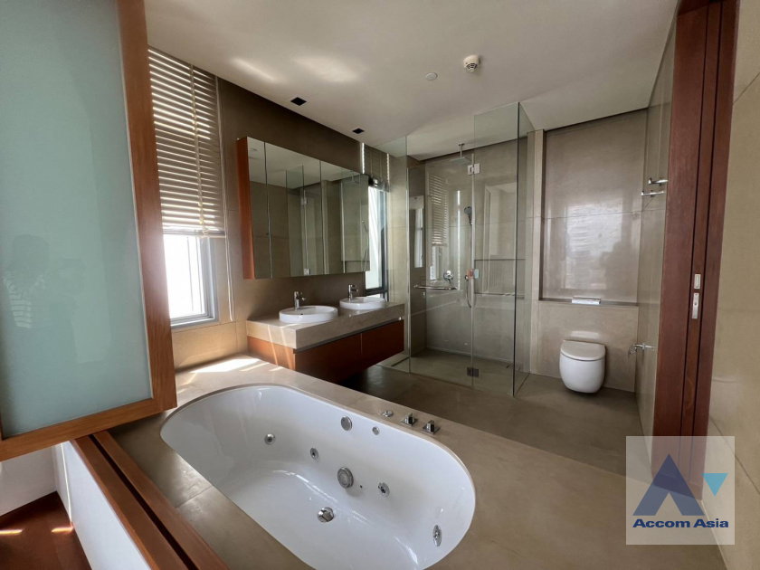 รูป 🔼🔽 AccomA 📩 Luxury condo in Sathorn with wide balcony and open city view (AA43928) - รูปที่ 12/13