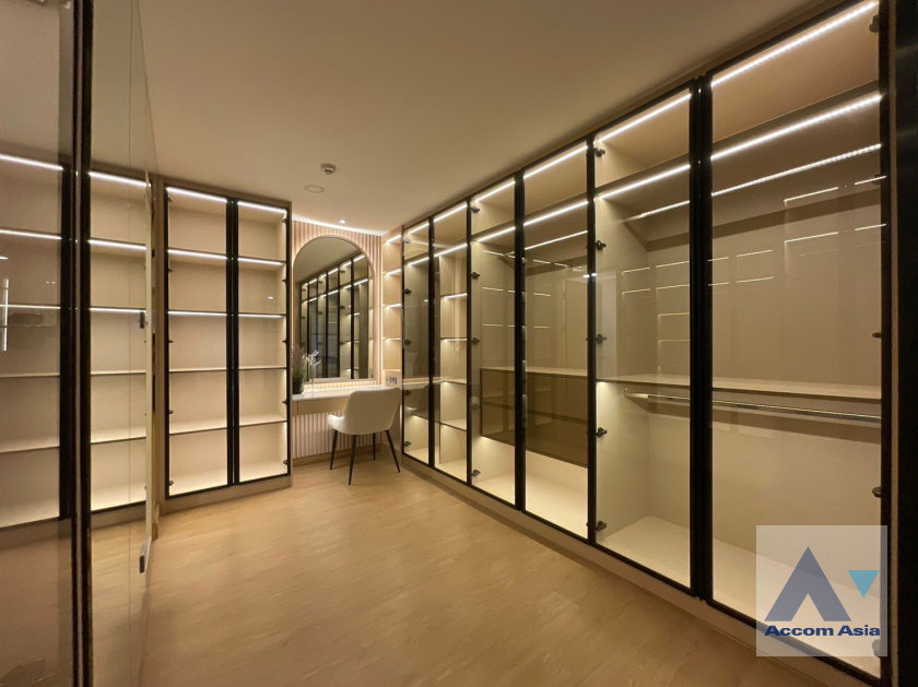 picture 🔼🔽 AccomA 📩  3 BR Condominium @Navin Court (AA34379) - 10/14