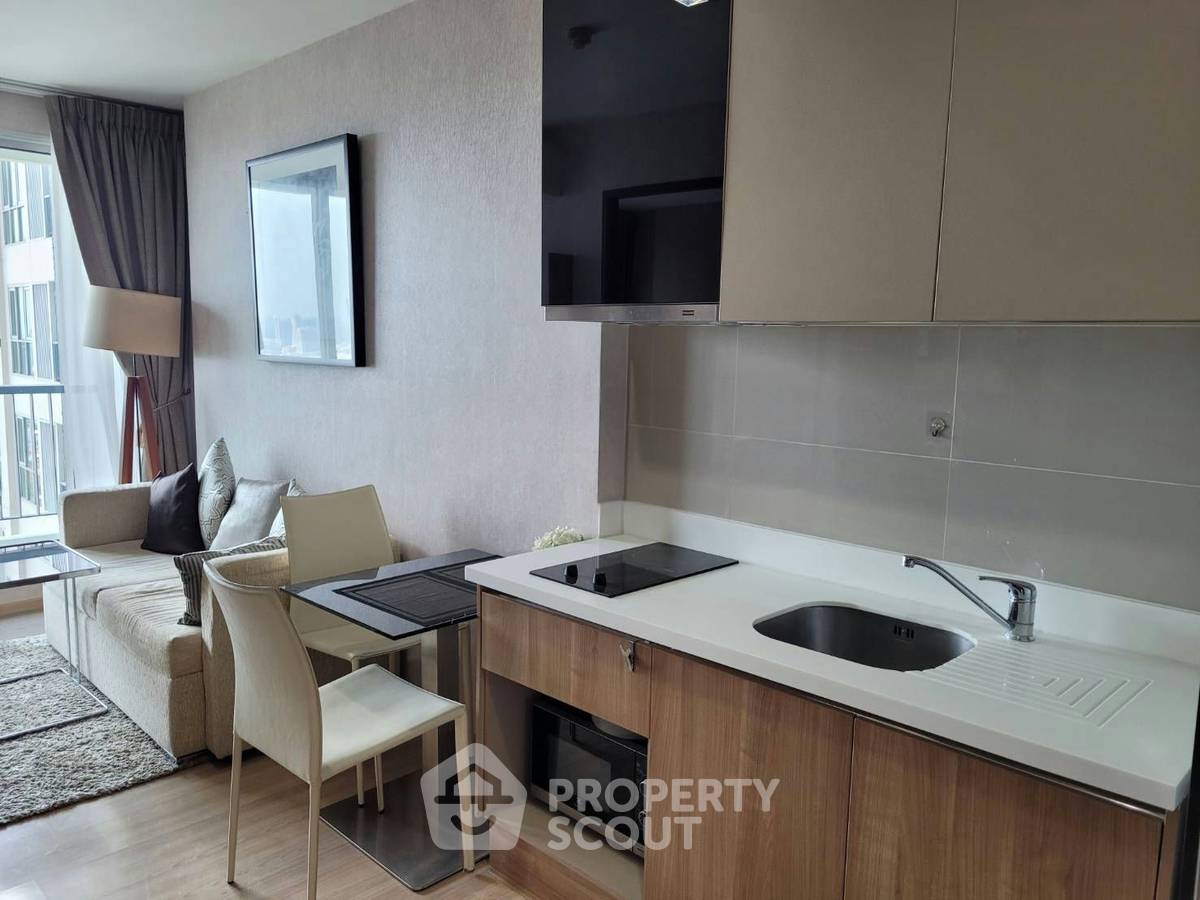 รูป คอนโด 1-ห้องนอน ที่ ริธึ่ม สาทร ใกล้ BTS สะพานตากสิน (ID 2751411) - รูปที่ 3/11