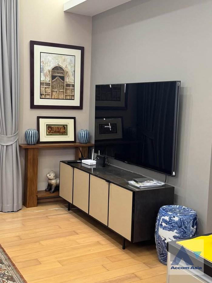 รูป 🔼🔽 AccomA 📩 Fully Furnished,Luxury,Newly renovated 2 BR Condominium @Quattro Thonglor (AA45629) - รูปที่ 2/7