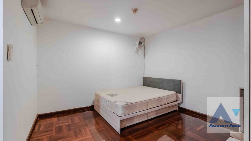 รูป 🔼🔽 AccomA 📩 Bright condominium with curved windows and open-plan living in Sukhumvit (24409) - รูปที่ 18/20