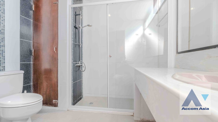 รูป 🔼🔽 AccomA 📩 Bright condominium with curved windows and open-plan living in Sukhumvit (24409) - รูปที่ 17/20