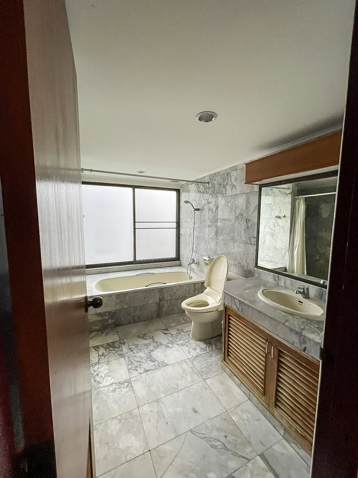 รูป Golf View Condo Home Spacious for Sale with Golf Course View - รูปที่ 7/9