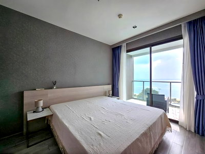 Condos for sale : 1 Bedroom Condo for Sale Aeras Beachfront Jomtien Pattaya