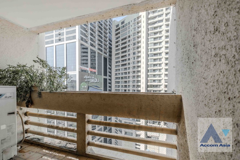 รูป 🔼🔽 AccomA 📩 Bright condominium with curved windows and open-plan living in Sukhumvit (24409) - รูปที่ 10/20