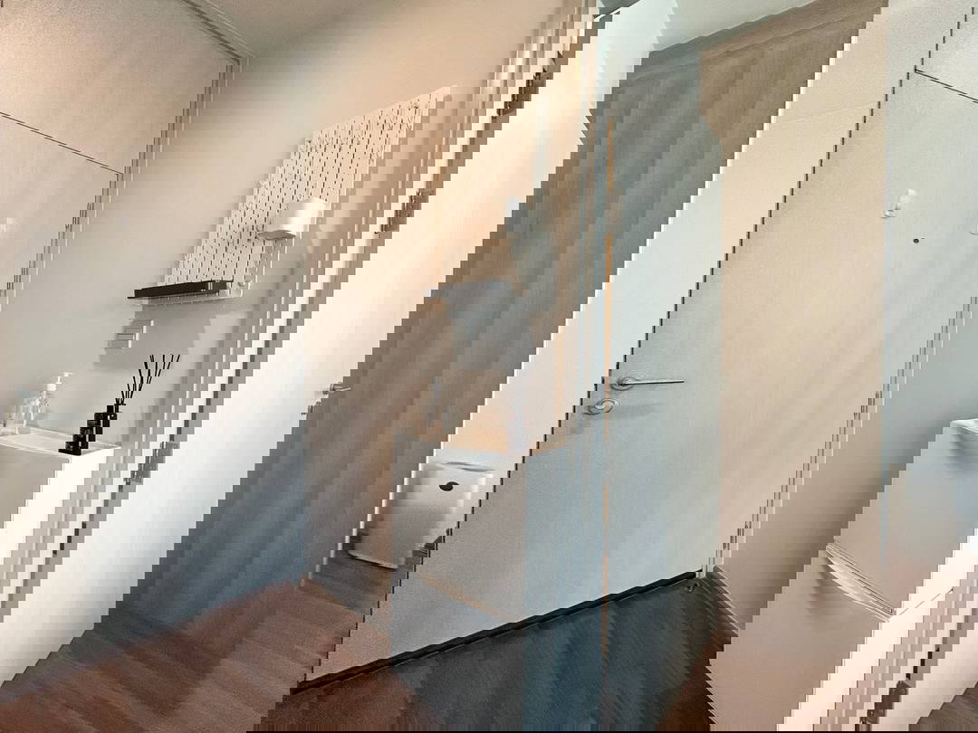 รูป ให้เช่า โนเบิล รีวอลฟ์ รัชดา 2 🍁 ใกล้ MRT ศูนย์วัฒนธรรม 🍁 เฟอร์นิเจอร์ครบ ลากกระเป๋าเข้าอยู่ได้เลย 🍁 ค่าเช่า 16,500  เท่านั้น🍁 ห้องแต่งสวยมาก  - รูปที่ 4/12