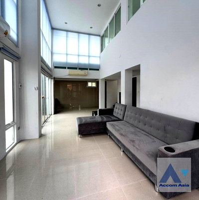 Townhouses for rent Outer Sukhumvit : 🔼🔽 AccomA 📩  3 BR Townhouse in Khlong Tan Nuea (AA44795)