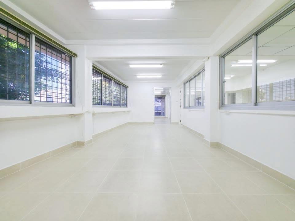 รูป 🏢 HF031 | ให้เช่าพื้นที่สำนักงาน (ชั้น 2) ทำเลใกล้ BTS พระโขนง 100 ตร.ม. ผู้เช่าสามารถรีโนเวทตกแต่งได้เต็มที่! - รูปที่ 4/8