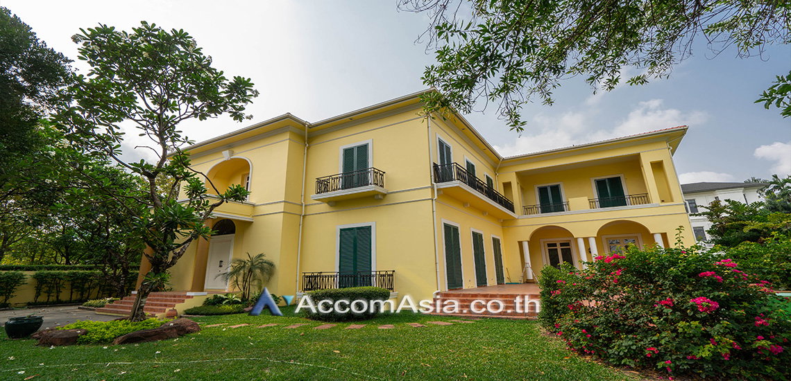 picture 🔼🔽 AccomA 📩 Spacious estate with lush garden, private pool & timeless charm - 1/20