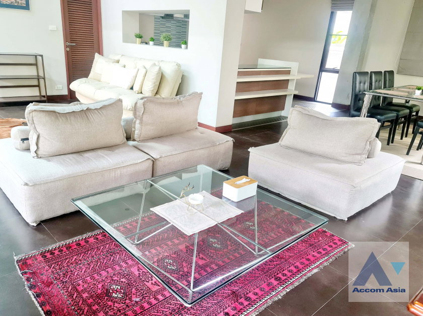 picture 🔼🔽 AccomA 📩 Modern Tropical Home with Natural Greenery and Airy Design (13001853) - 1/20