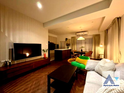 Townhouses for rent Bangkok : 🔼🔽 AccomA 📩 Fully Furnished,Corner Unit,Newly renovated 3 BR Townhouse @ (AA45705)