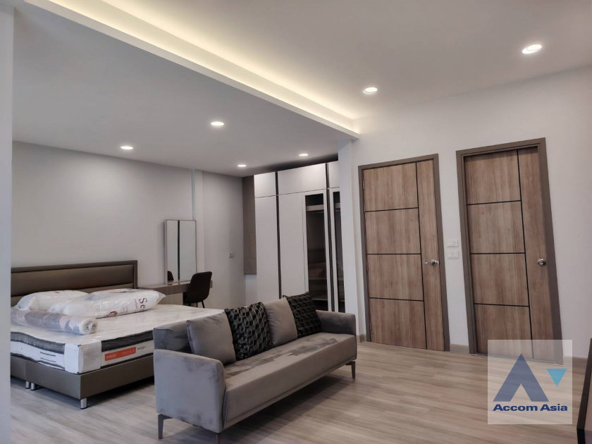 รูป 🔼🔽 AccomA 📩 Elegant townhouse with natural light and modern layout (AA42421) - รูปที่ 14/20