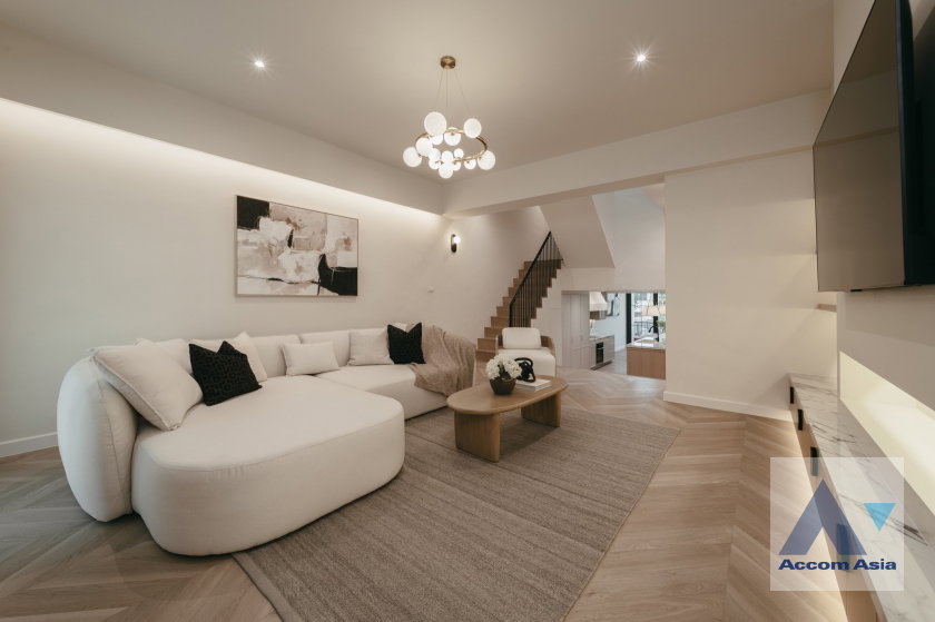 รูป 🔼🔽 AccomA 📩 Pet friendly,Newly renovated,Corner Unit 5 BR Townhouse @Regent 71 (AA43783) - รูปที่ 16/18