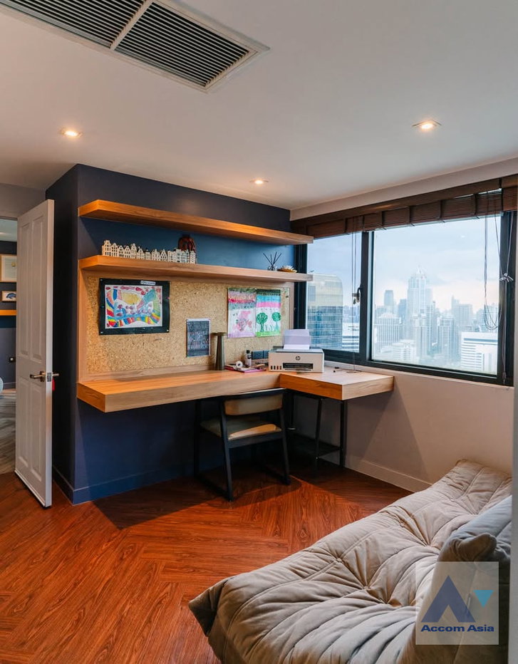 picture 🔼🔽 AccomA 📩 Stylish condominium with wood stairs and city charm (AA37442) - 16/20