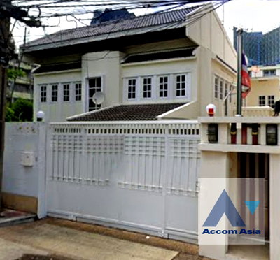 เช่าบ้านเดี่ยว วัน แบงค็อก   : 🔼🔽 AccomA 📩 Detached House with Private Courtyard and Large Balcony (AA36350)