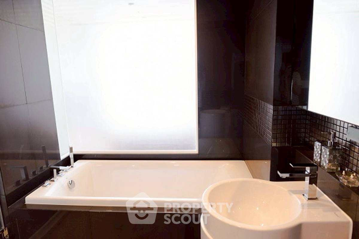 รูป คอนโด 2-ห้องนอน ที่ ริธึ่ม สาทร ใกล้ BTS สะพานตากสิน (ID 2766693) - รูปที่ 9/10