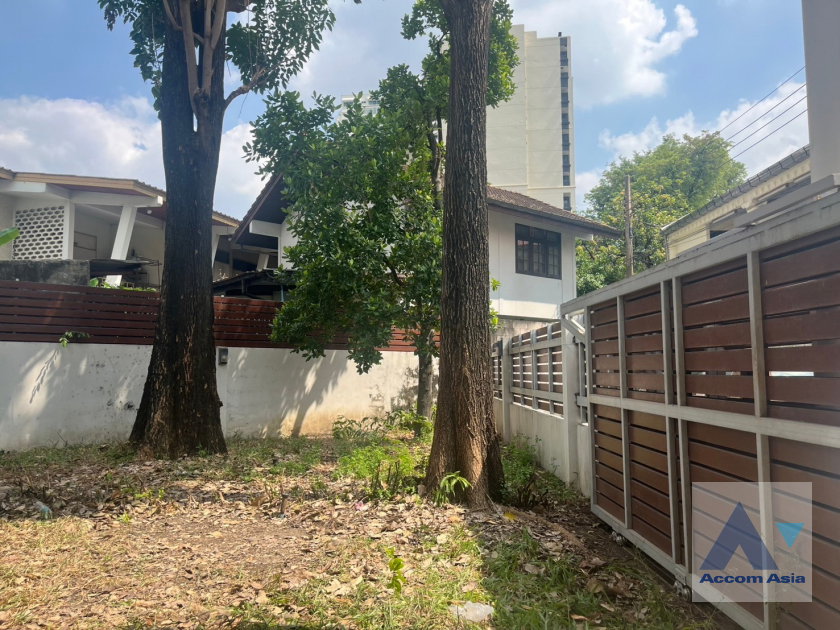 picture 🔼🔽 AccomA 📩 Pet friendly 3 BR House in Khlong Toei Nuea (AA42302) - 2/10