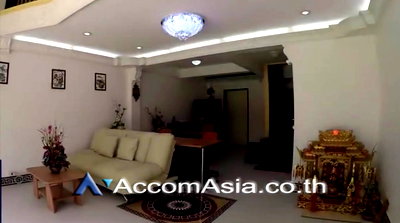 Houses for rent BTS Surasak : 🔼🔽 AccomA 📩 Home Office 4 BR House in Si Lom (AA11039)