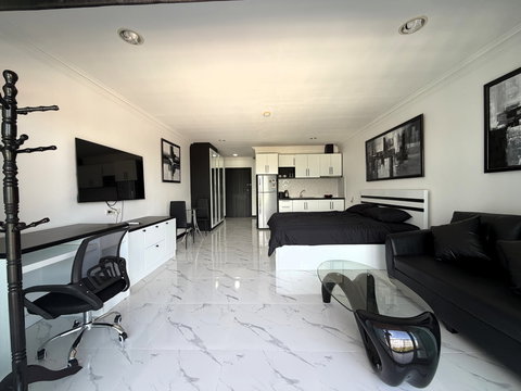 1 Bedroom Condo for Sale at Platinum Suites in Thepprasit Pattaya