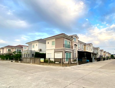 บ้านแฝด กรุงเทพมหานคร : บ้านแฝด สไตล์อังกฤษ 2 ชั้น บ้านเลขที่ 159/123 (หลังมุม) โครงการ Golden Neo Sathorn (ต้นถนนกัลปพฤกษ์) ใกล้ BTS วุฒากาศ (เจ้าของขายเอง)