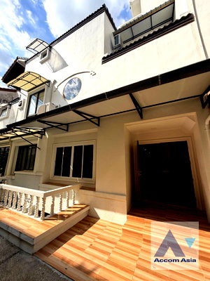 Townhouses for rent Rajamangala University of Technology Krungthep South Bangkok Campus : 🔼🔽 AccomA 📩 Home Office 4 BR Townhouse in Yan Nawa (AA45870)