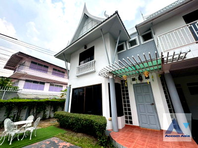 Houses for rent BTS Surasak : 🔼🔽 AccomA 📩  3 BR House @Oriental Style House in Compound with Pool (AA45297)
