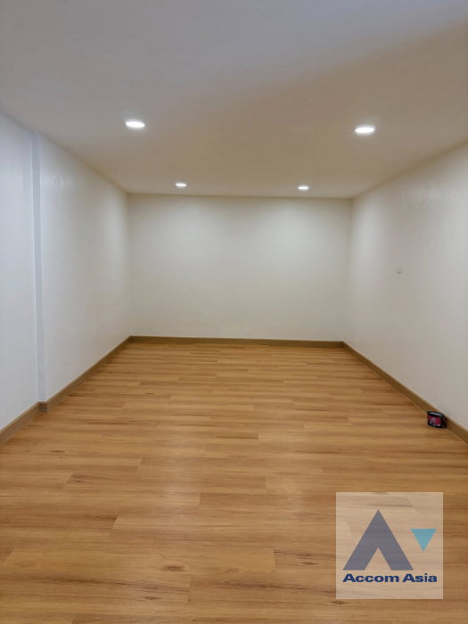 รูป 🔼🔽 AccomA 📩 Home Office 4 BR Townhouse in Yan Nawa (AA45870) - รูปที่ 15/20