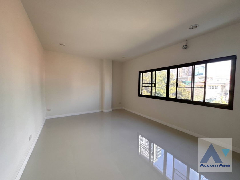 รูป 🔼🔽 AccomA 📩  4 BR Townhouse @ (AA42425) - รูปที่ 12/16