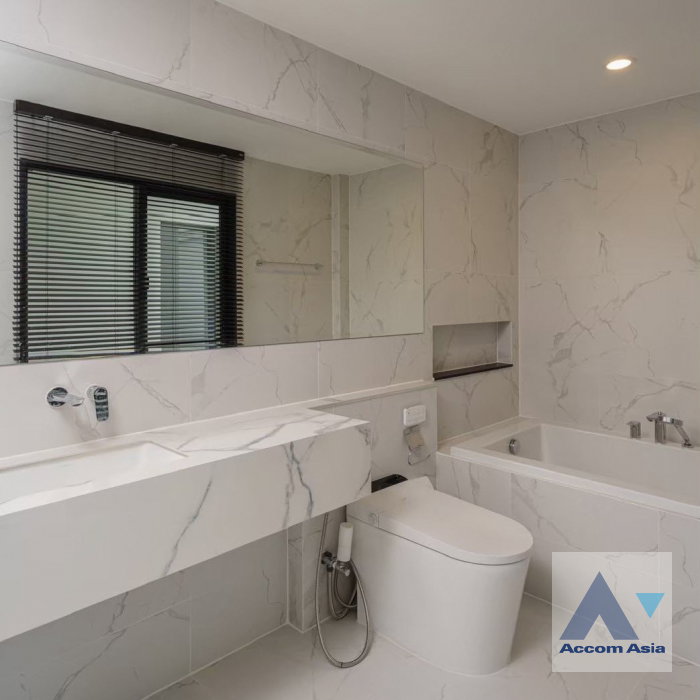 รูป 🔼🔽 AccomA 📩 Refurbished house with generous layout and rooftop space in Sukhumvit (AA42955) - รูปที่ 18/18
