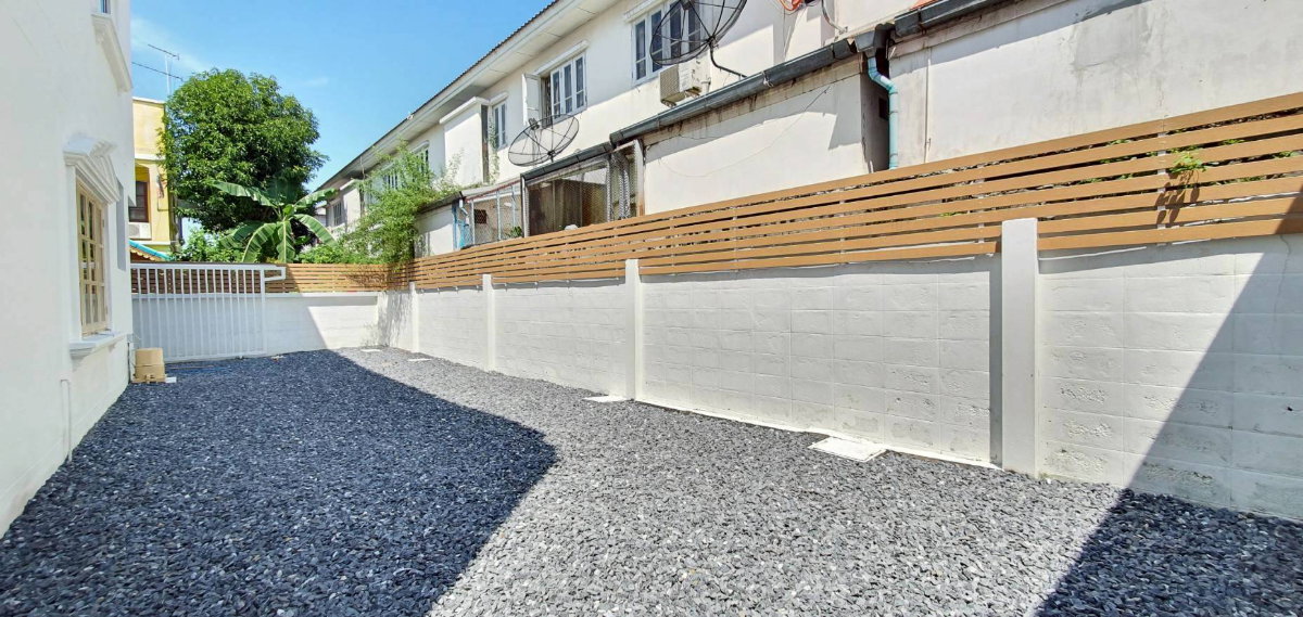 รูป 282AGKI ทาวน์เฮาส์ 2 ชั้น ใกล้รถไฟฟ้า ราคาดี โซนบางบัวทอง บ้านสภาพดี พร้อมเข้าอยู่ - รูปที่ 4/9