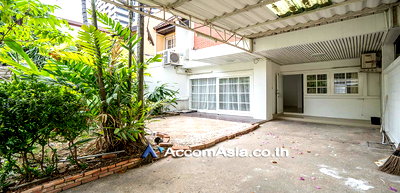 เช่าบ้านเดี่ยว วัน แบงค็อก   : 🔼🔽 AccomA 📩  3 BR House in Khlong Toei (11001812)