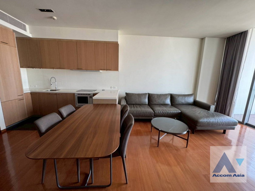 รูป 🔼🔽 AccomA 📩 Fully-furnished city condo in Sathorn with separate kitchen and skyline views(AA43463) - รูปที่ 1/11