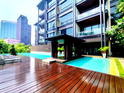 Apartment building for rent The Emquartier : The Grand Villa Apartment for rent near BTS Ekkamai