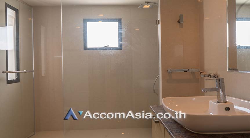 picture 🔼🔽 AccomA 📩 Spacious pet-friendly duplex condominium in a prime location. - 14/16