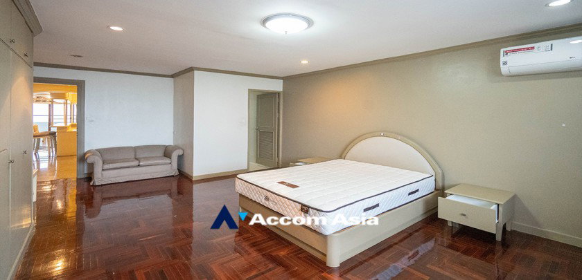 รูป 🔼🔽 AccomA 📩 Warm-tone condominium with built-in closets and open view balcony (28612) - รูปที่ 9/15