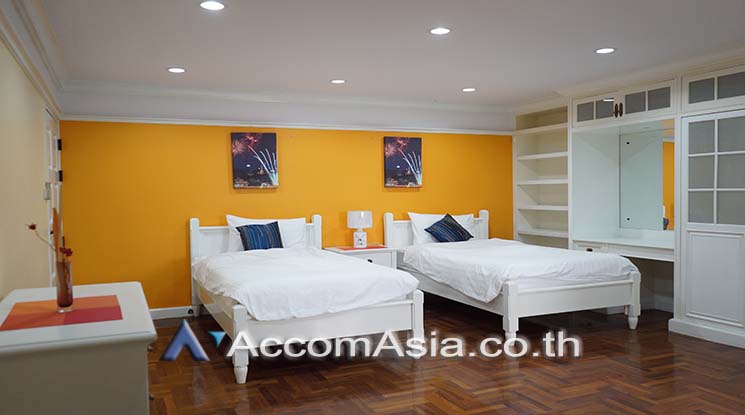 รูป 🔼🔽 AccomA 📩 Huge 4 bedrooms unit at Inter condominium with spacious balcony 9 mins to Nana BTS - รูปที่ 16/16