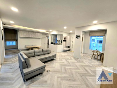 เช่าบ้านเดี่ยว ถนนข้าวสาร : 🔼🔽 AccomA 📩 Pet friendly 4 BR House @ (AA39411)