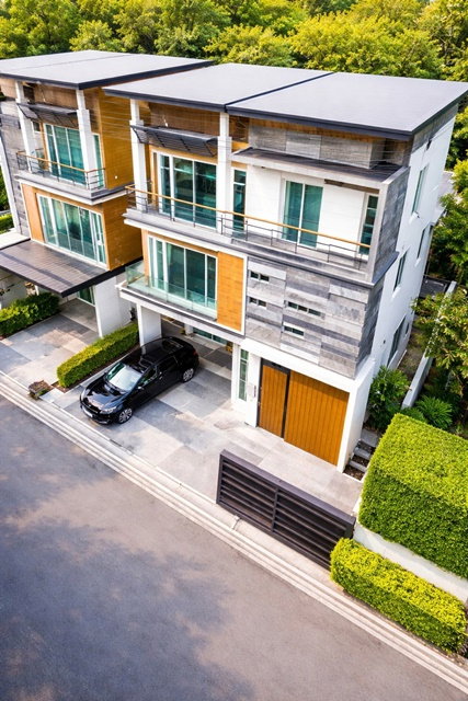 รูป บ้านหรู 3 ชั้น ตกแต่งสวย 4นอน 6น้ำ เซ็นทรัลลาดพร้าว ยูเนี่ยนมอลล์ 1.2 กม. 57ตร.วา 230ตร.ม.พร้อมสระว่ายน้ำพรีเมียม BTS ห้าแยกลาดพร้าว - รูปที่ 1/8