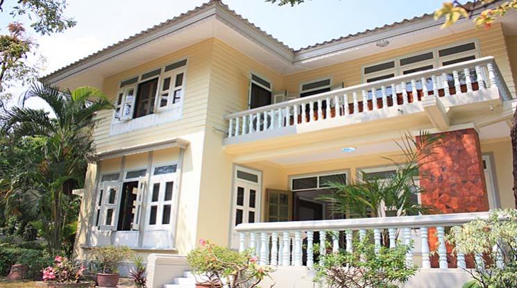 picture 🔼🔽 AccomA 📩 Home Office 3 BR House in Phra Khanong Nuea (9018701) - 1/9