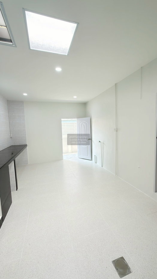 รูป ขายทาวน์เฮ้าส์/ทาวน์โฮม  ลัลลี่วิลล์ ลำลูกกาคลอง 3 รีโนเวทใหม่ ลาดสวาย ลำลูกกา ปทุมธานี CX-150392 ✅ ทักไลน์ @connexproperty ตอบทันที ทีมงานมืออาชีพ ✅ - รูปที่ 8/12