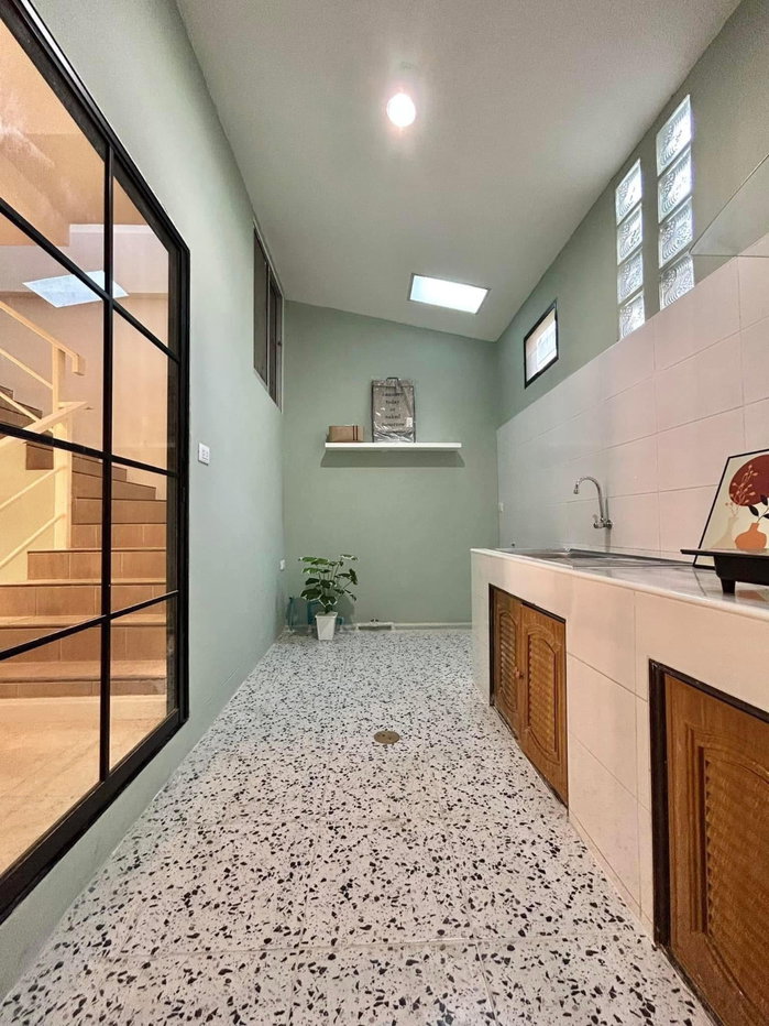 รูป ขายทาวน์เฮ้าส์ 2 ชั้น  หมู่บ้านปัณณธร 3  พรประภานิมิต ตกแต่งครบ ติดถนนหลักของหมู่บ้าน ไม่มีค่าส่วนกลาง  - รูปที่ 13/24