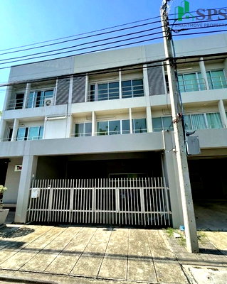 Townhouses for rent Suan Luang : Townhome for Rent at Noble Cube Pattanakarn (SPSJP245)