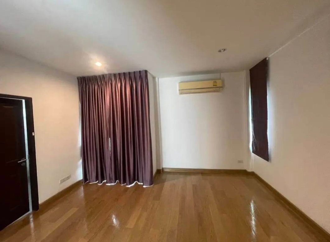 picture For rent Single house 2.5 stories 4 bed 4 bath at Chimplee6/1 - 9/15