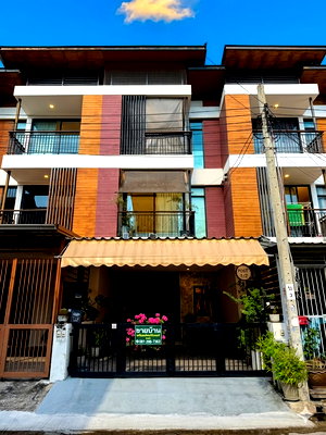 ทาวน์โฮม เขตประเวศ : ขายทาวน์เฮาส์ 3 ชั้น หมู่บ้านผาสุขสันติ ซ.พัฒนาการ 67 แยก 10 พร้อมเข้าอยู่ ทำเลดีใกล้แอร์พอร์ตลิงก์และทางด่วน