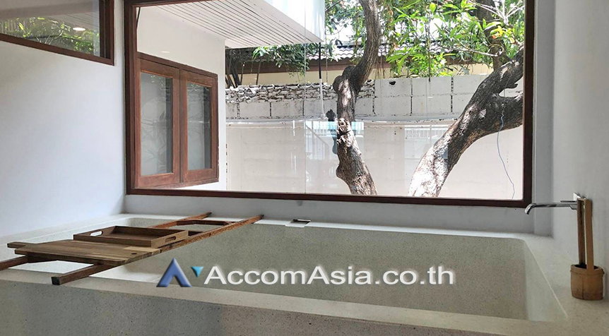 picture 🔼🔽 AccomA 📩  4 BR House in Khlong Tan Nuea (AA27321) - 10/11